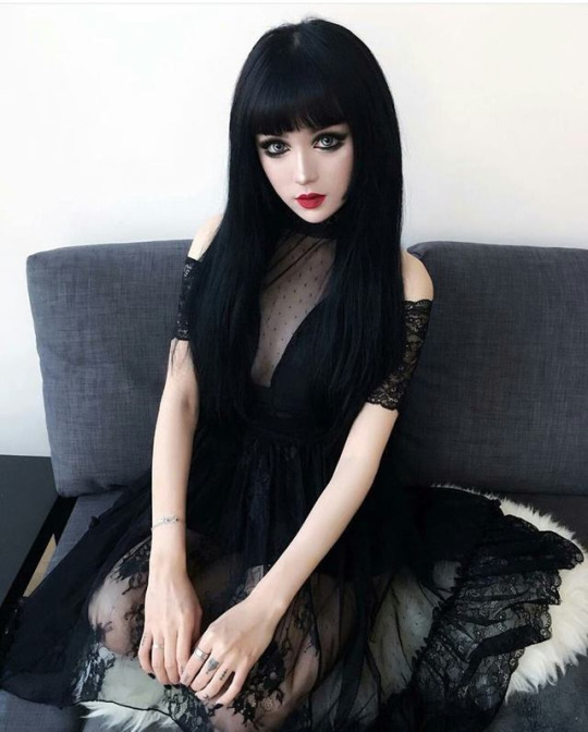 Magnet reccomend goth doll