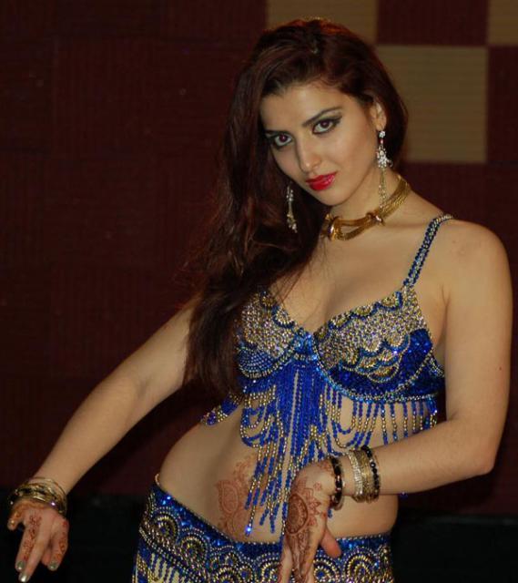 Sexy n Hot babe in desi Indian XXX Honeymoon Scandal.