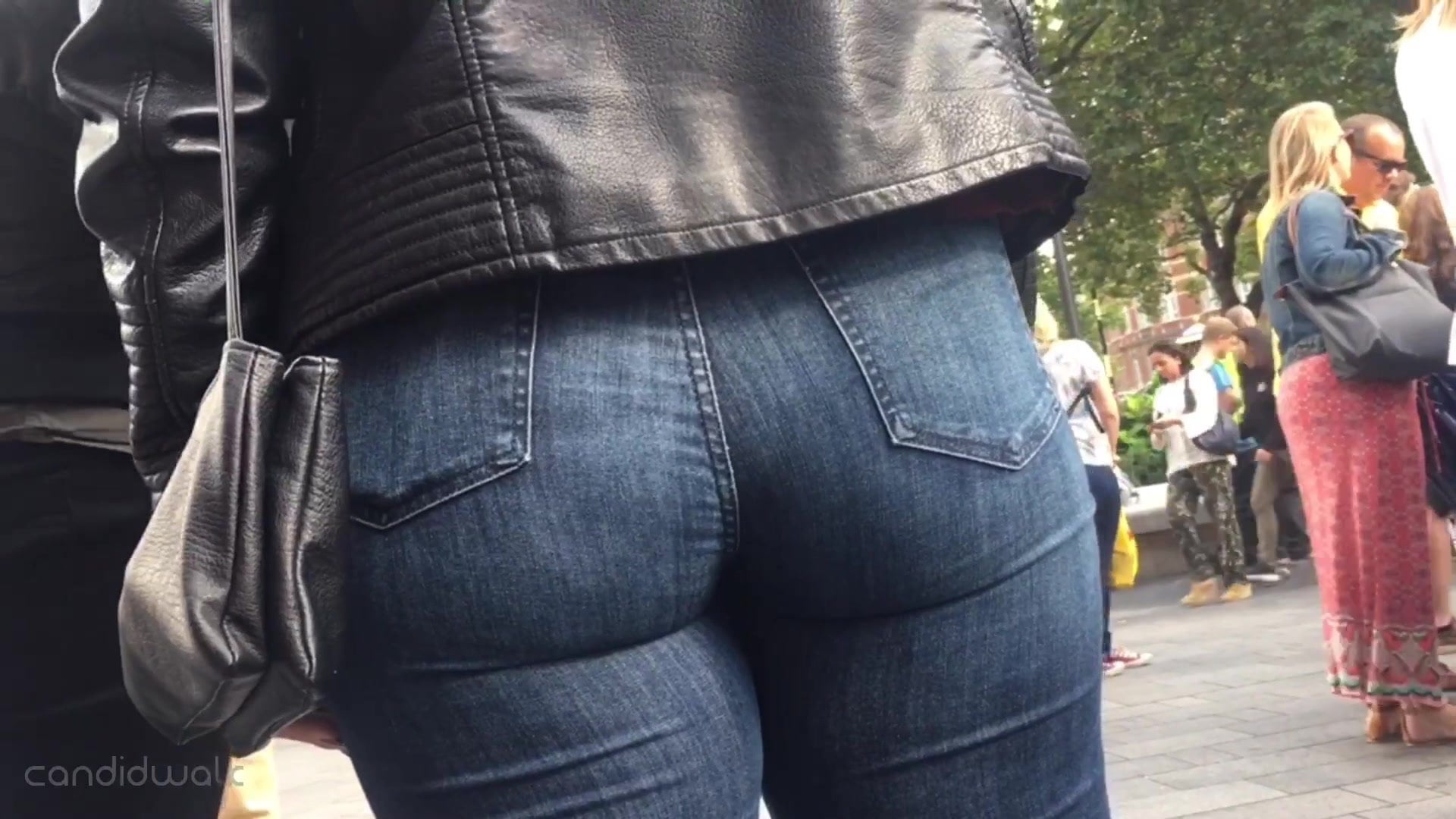 Pawg jeans candid