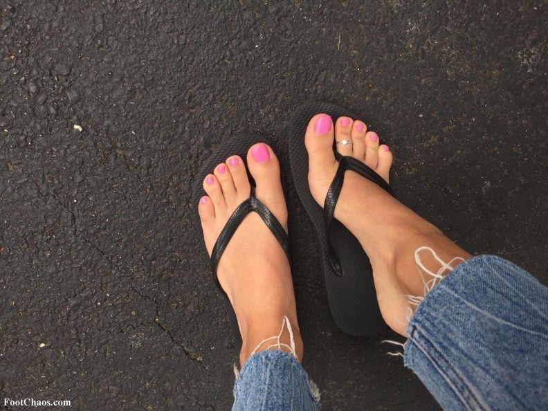 Sissy painted toes